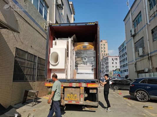 粉末靜電噴涂設(shè)備_正在裝車！發(fā)往越南！